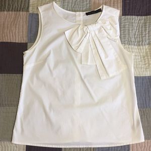 Bow front, button back top